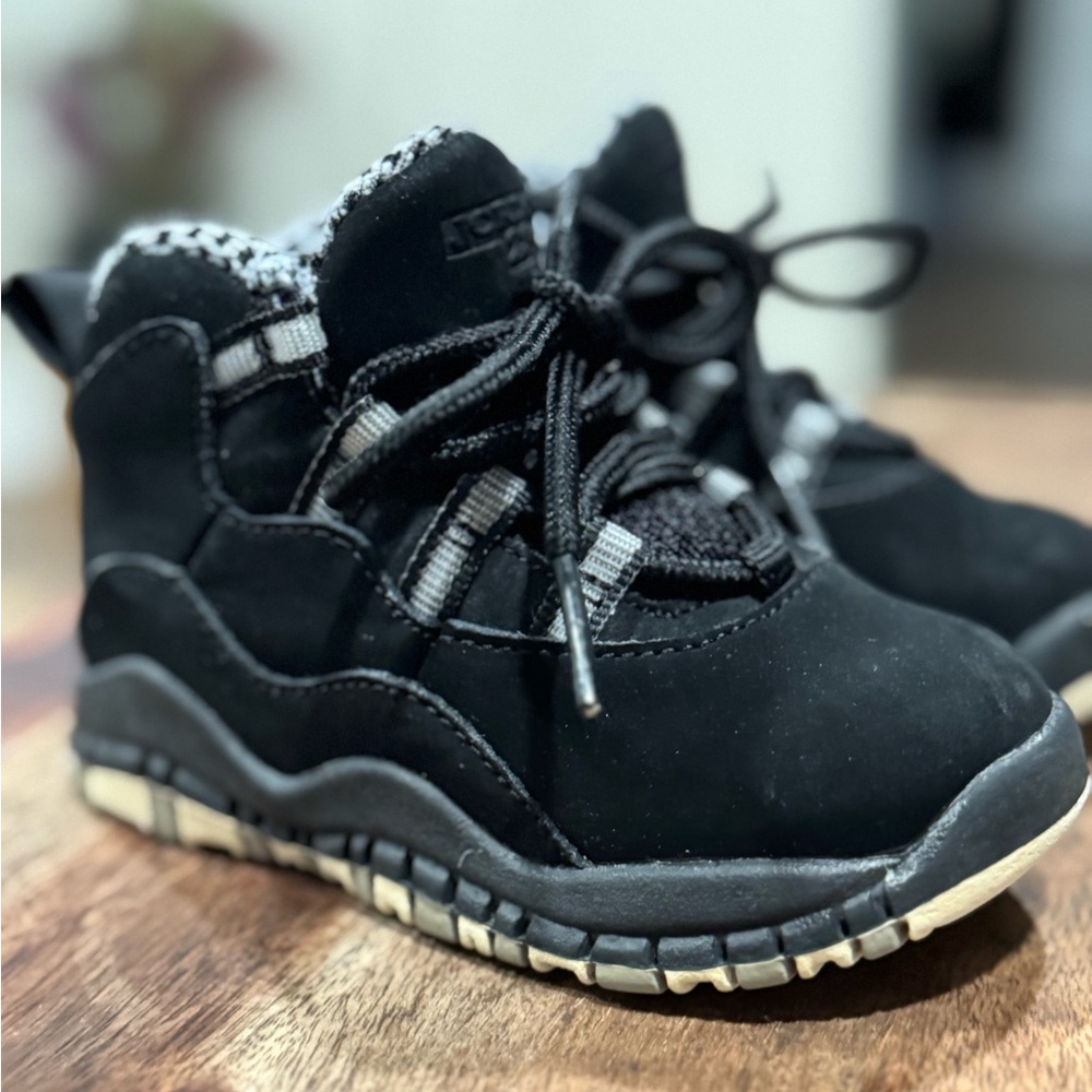 Jordan Black Sneakers Robust Design